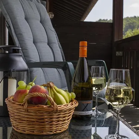 Appartementhaus Eifeladventures מלון Berlingen