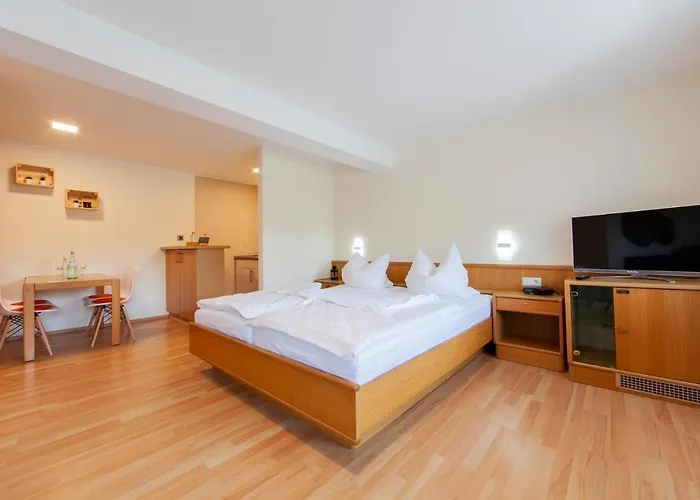 Appartementhaus Eifeladventures Отель Berlingen